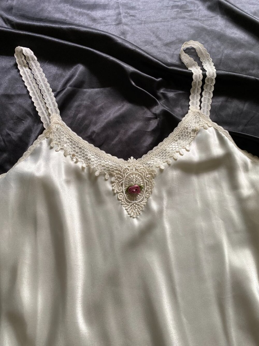 Vintage 1990s Cream Satin Crochet Rosette Half Slip Romantic Boho Coquette Large